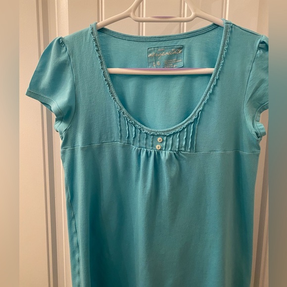 WOMEN’S LARGE LIGHT BLUE SHORT SLEEVE T-SHIRT WITH SCOOP NECK AND CAP SLEEVES - Picture 2 of 6